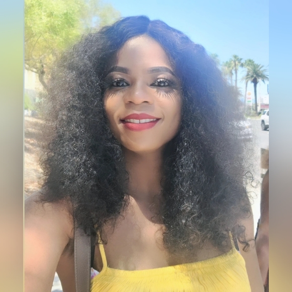 Meet your Posher, Laura - Picture 1 of 1